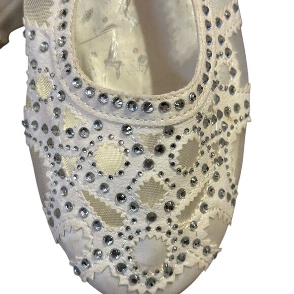 Badgley Mischka White GiGi Embellished Flat Size 4 - Picture 7 of 10